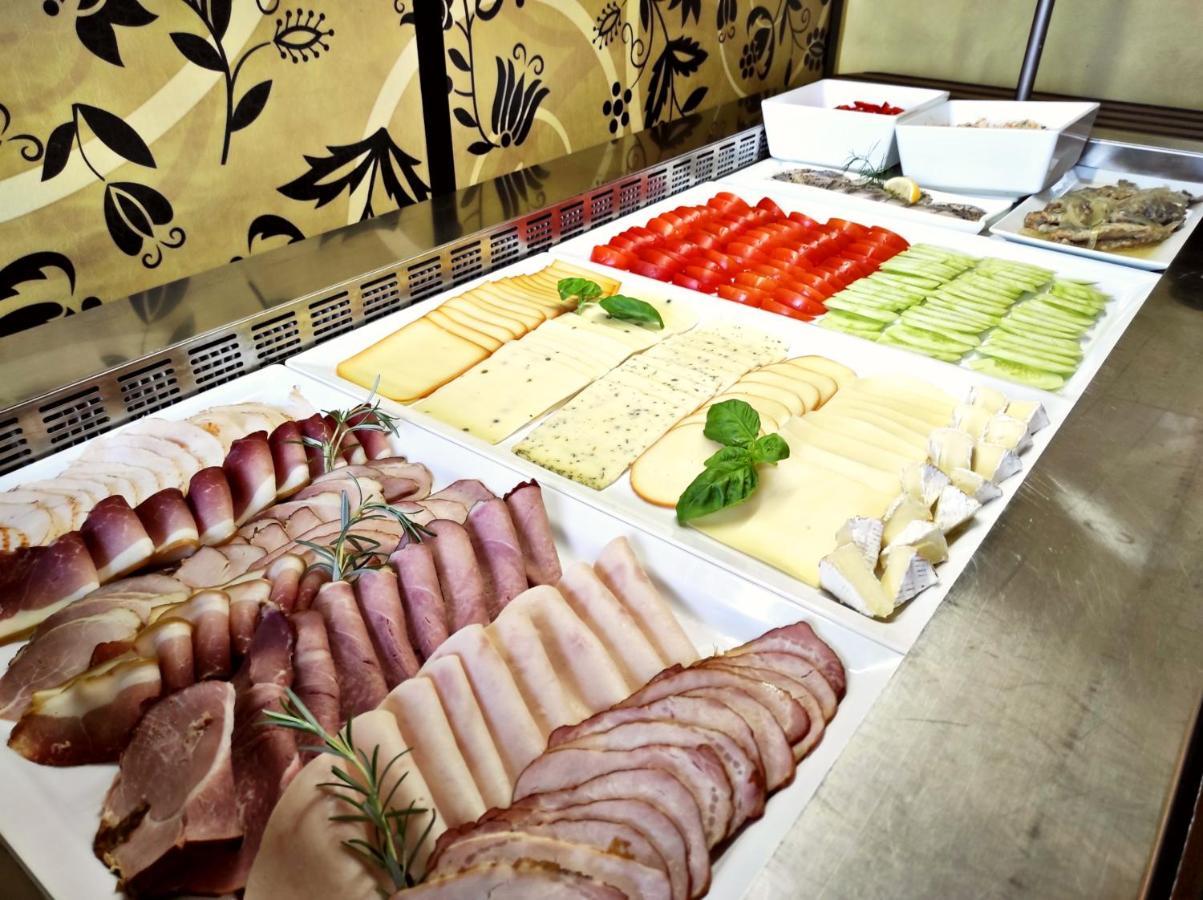 Zlota Jesien Restauracja I Noclegi Nad Jeziorem คาร์ตูซือ ภายนอก รูปภาพ