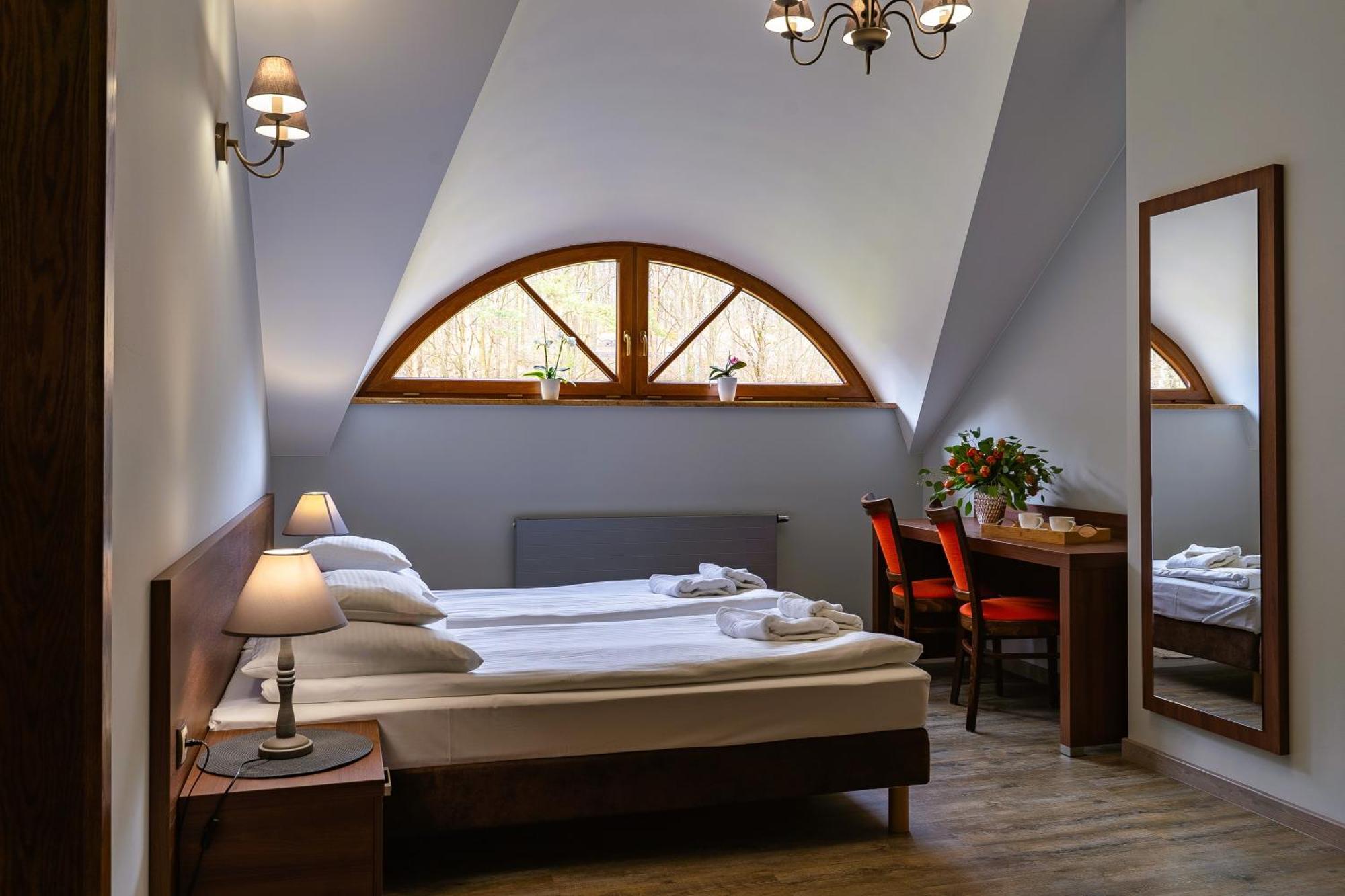 Zlota Jesien Restauracja I Noclegi Nad Jeziorem คาร์ตูซือ ภายนอก รูปภาพ