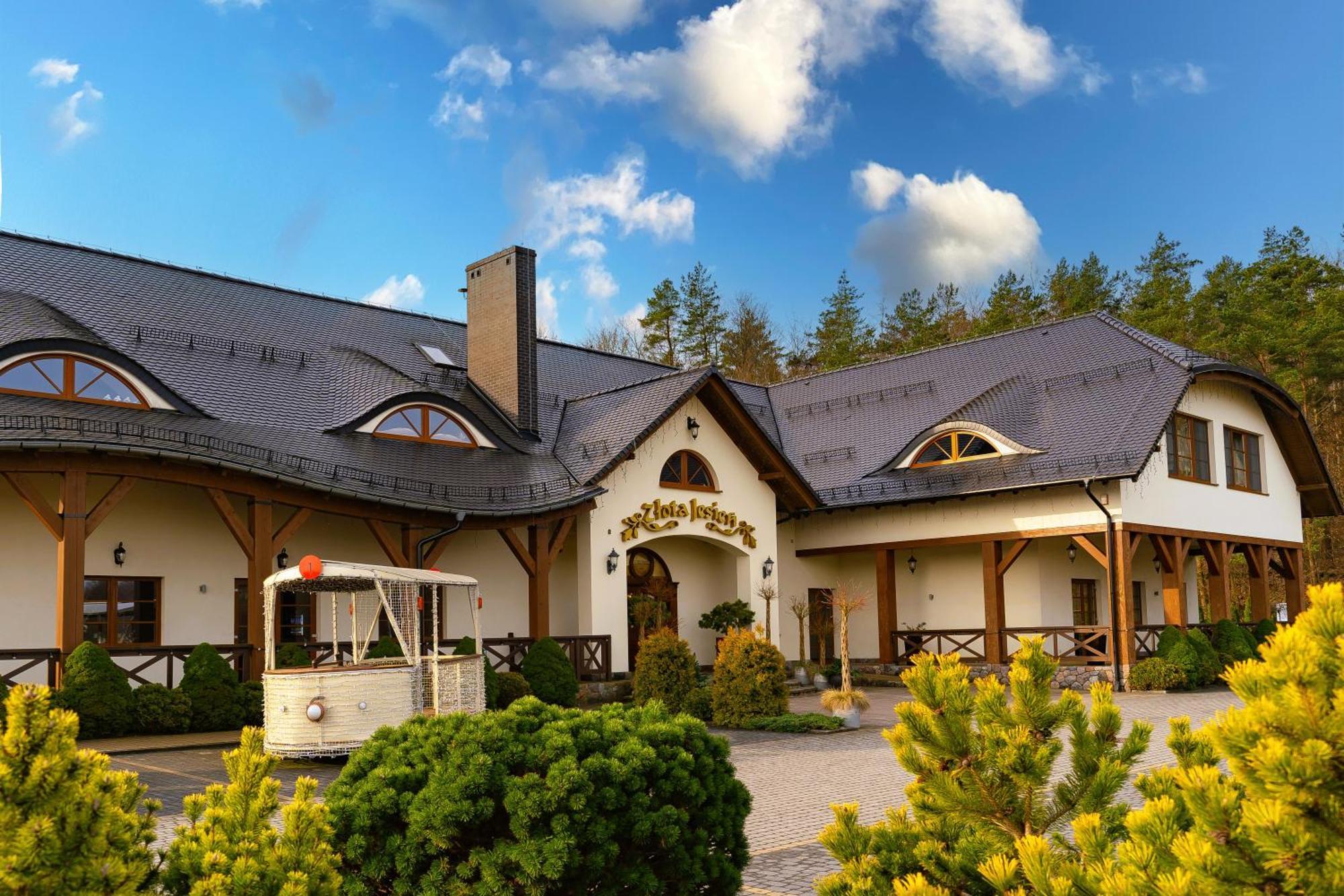 Zlota Jesien Restauracja I Noclegi Nad Jeziorem คาร์ตูซือ ภายนอก รูปภาพ